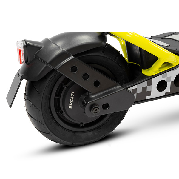 קורקינט חשמלי דגם CROSS-E SPORT מבית DUCATI