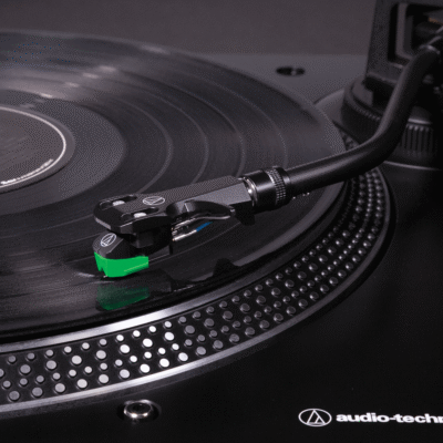 פטיפון עם הנעה ישירה BT דגם AT-LP120XBTUSBBK מבית Audio Technica