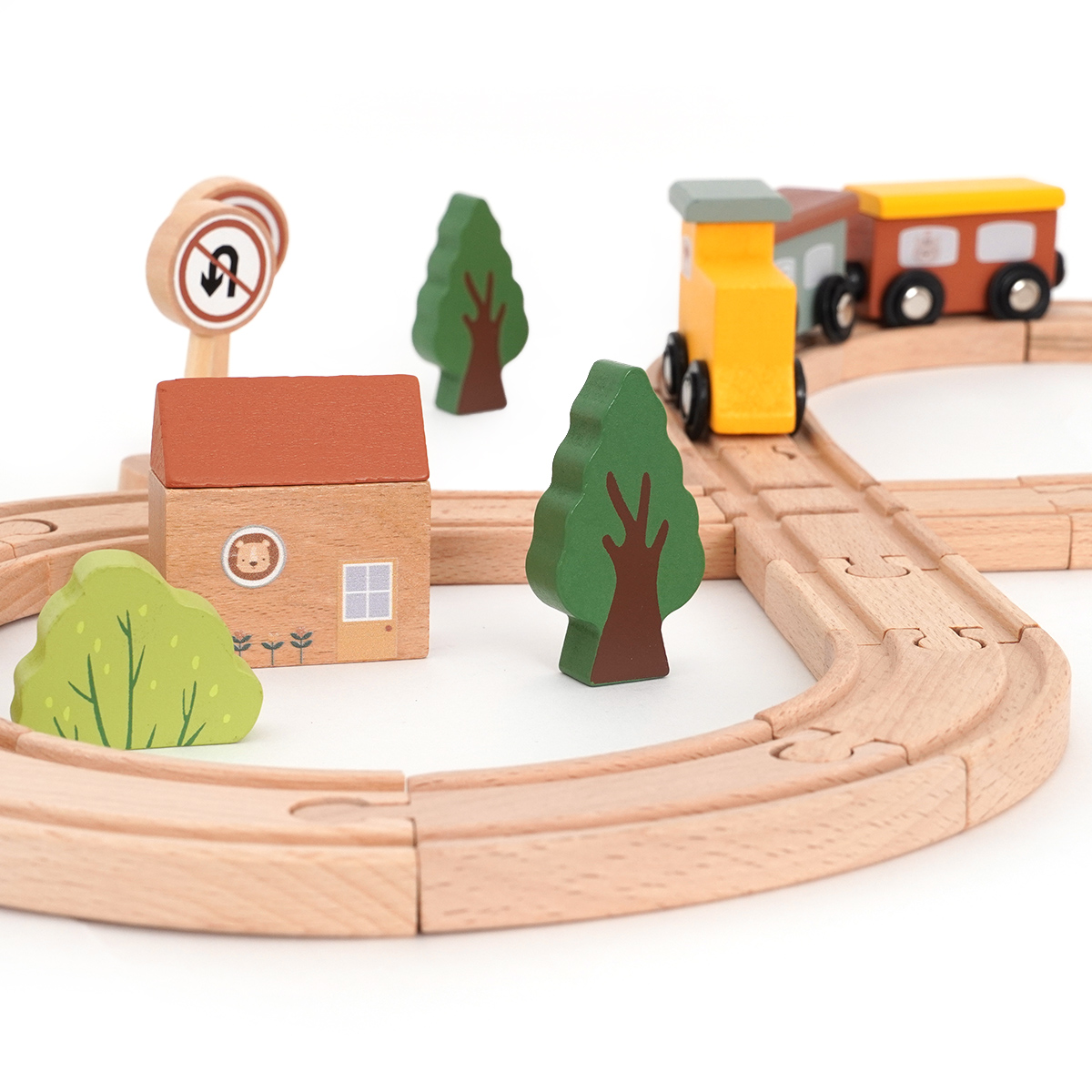 סט רכבת מעץ 35 חלקים - Wooden Train Set 35 pcs מבית Dainy's