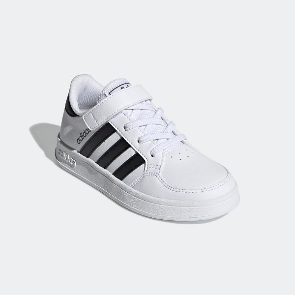 נעלי אופנה לילדים בצבע לבן/שחור דגם BREAKNET SHOES מבית ADIDAS