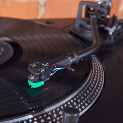 פטיפון עם הנעה ישירה USB דגם AT-LP120XUSB מבית Audio Technica
