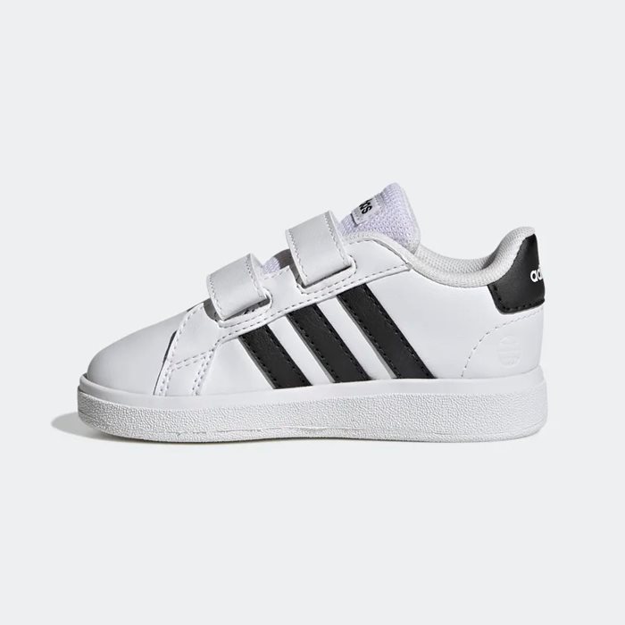 נעלי אופנה לילדים בצבע לבן/שחור דגם 2.0 GRAND COURT מבית ADIDAS
