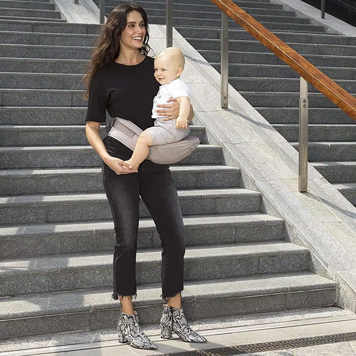 מנשא חזה לתינוק היפ סיט - Hip Seat Carrier מבית Chicco