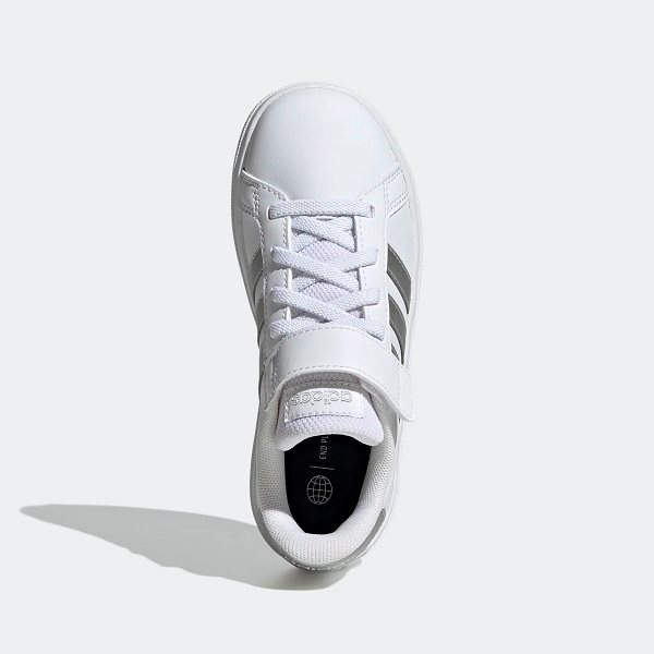 נעלי אופנה לילדים בצבע לבן/כסוף דגם GRAND COURT LIFESTYLE מבית ADIDAS