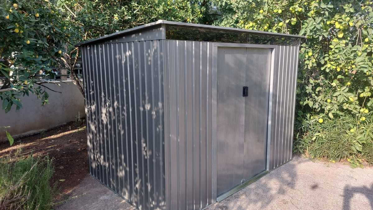 מחסן מתכת סקיילייט במידות 2.61X1.81 דגם SkyC מבית Garden Top