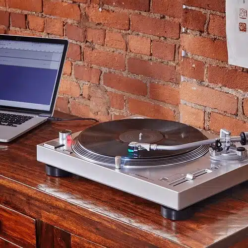 פטיפון עם הנעה ישירה USB דגם AT-LP120XUSB מבית Audio Technica