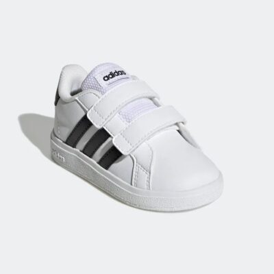נעלי אופנה לתינוקות בצבע לבן/שחור דגם GRAND COURT מבית ADIDAS