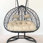 גוף שחור-כריות שמנת