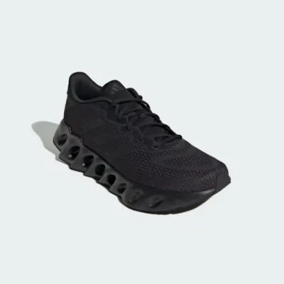 נעלי ספורט לגברים דגם Switch Fwd M מבית Adidas