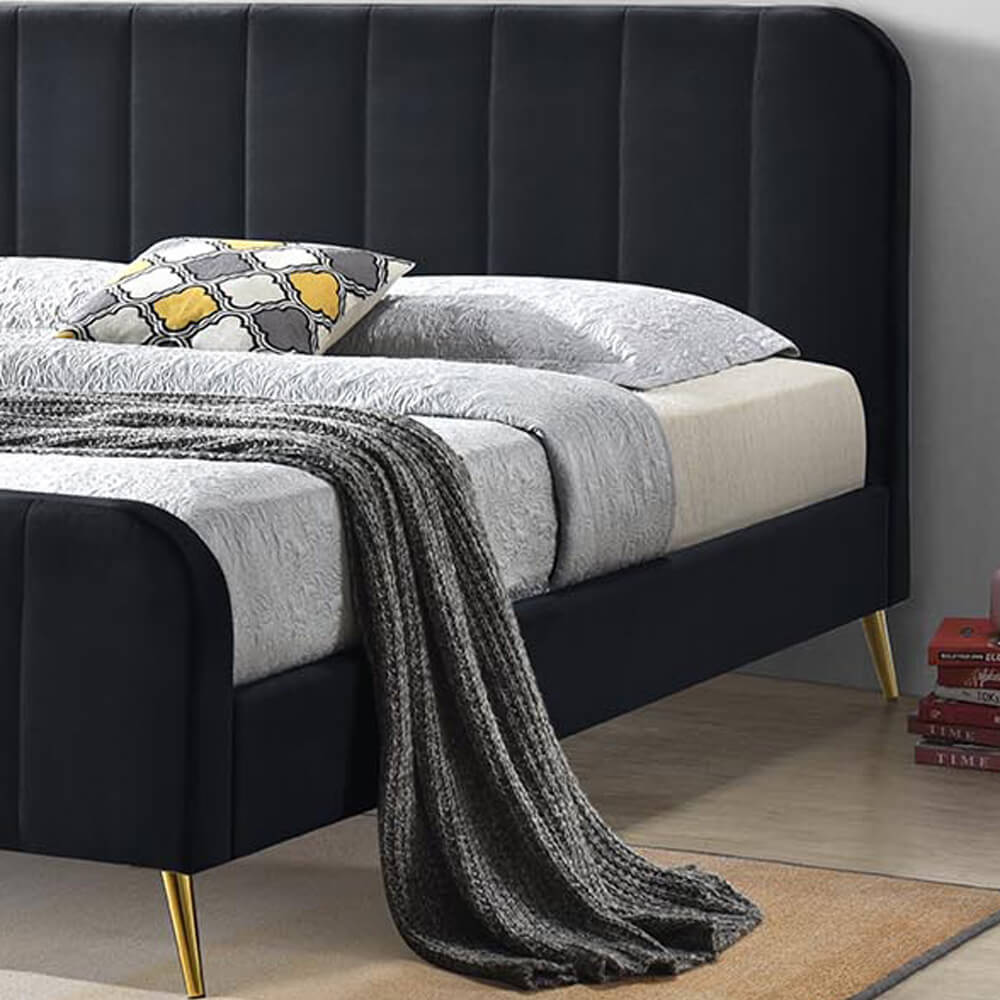 מיטה זוגית מרופדת דגם טייגר מבית HOME DECOR