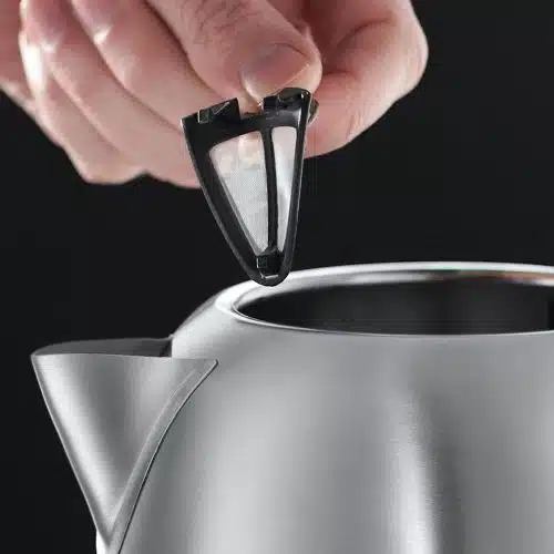 קומקום נירוסטה 1.7 ליטר ADVENTURE דגם 23912-70 מבית Russell Hobbs