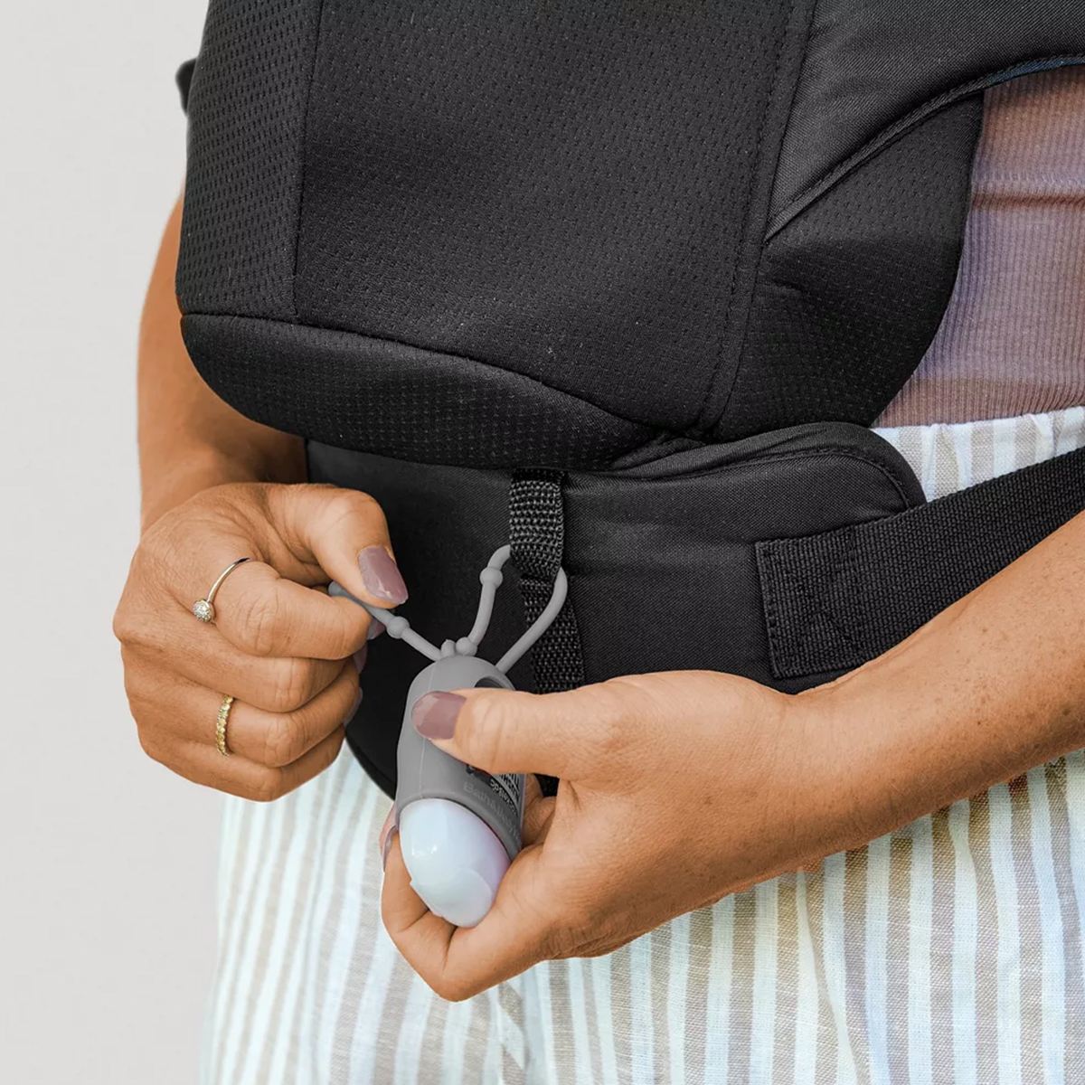 מנשא חזה סנאג סופורט - Snug Support Baby Carrier מבית Chicco