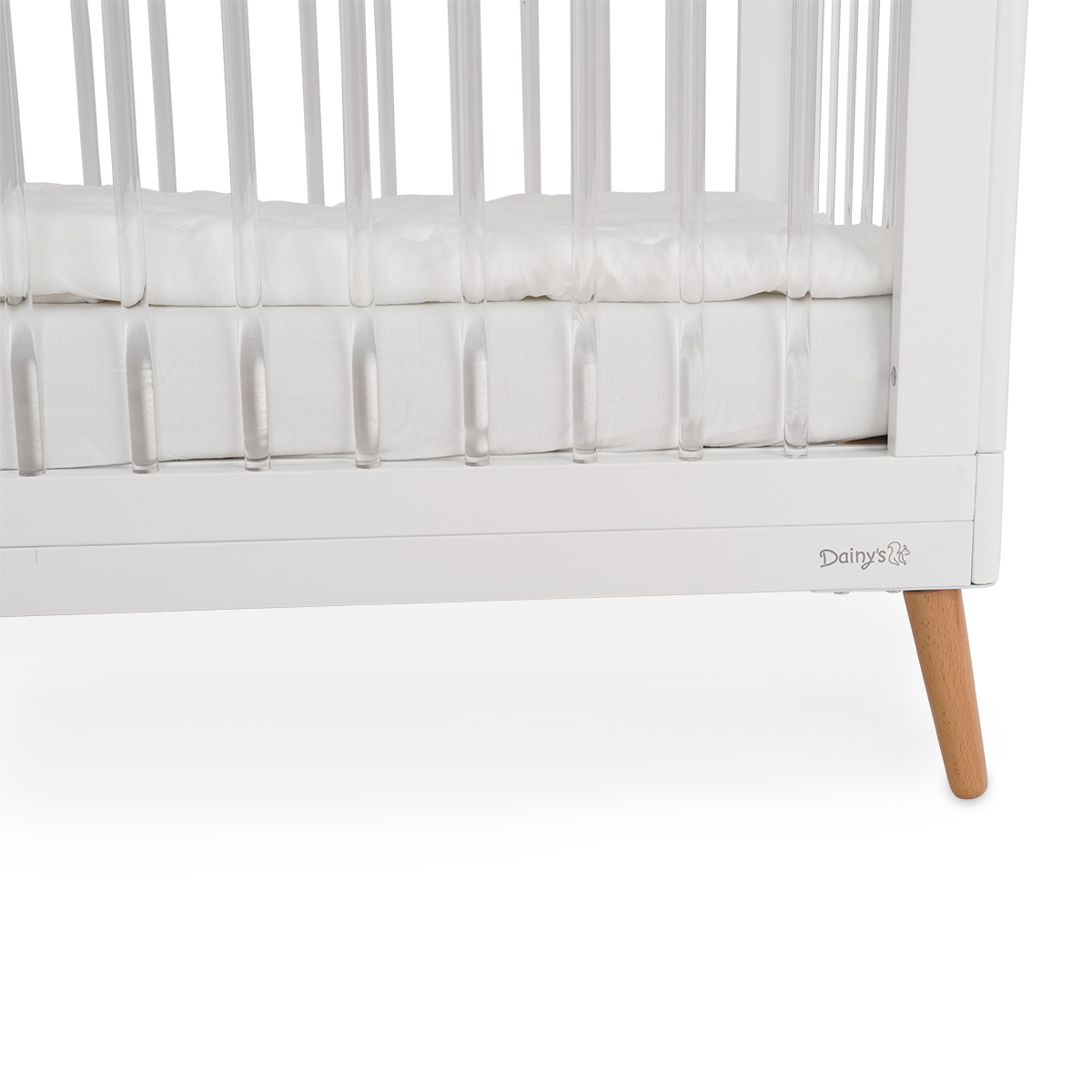 מיטת תינוק הילס - Hills™ White/Acrylic מבית Dainy's