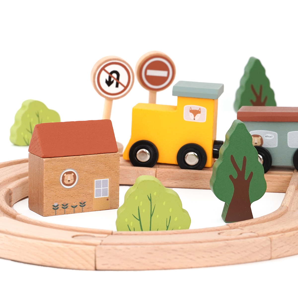 סט רכבת מעץ 35 חלקים - Wooden Train Set 35 pcs מבית Dainy's