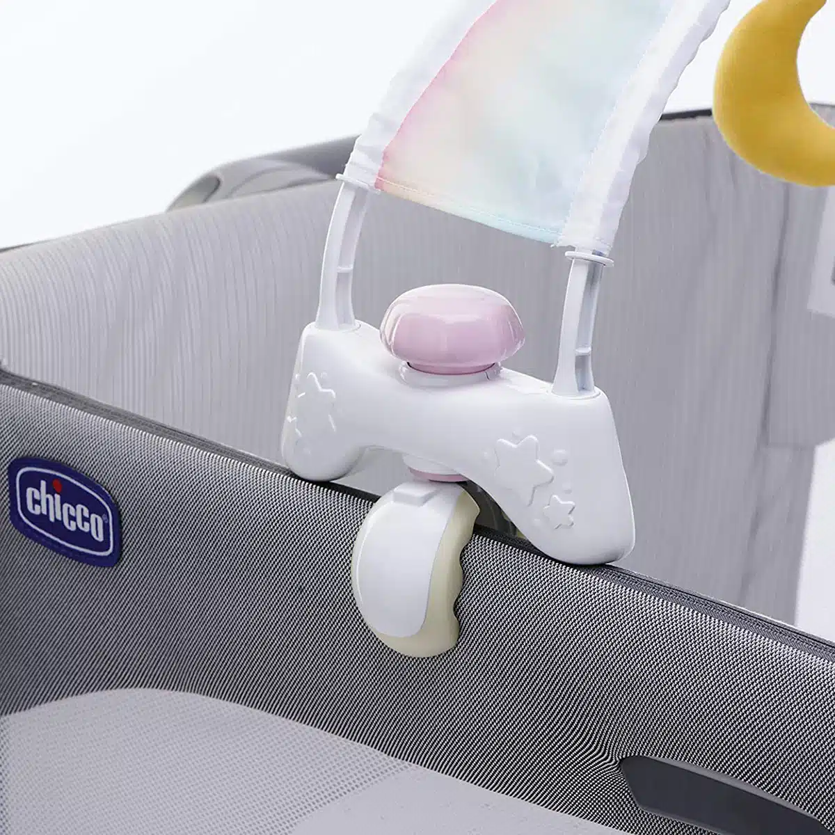 מובייל מוזיקלי/קשת צעצועים קשת בענן - Rainbow Bed Arch מבית Chicco