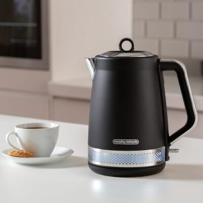 קומקום חשמלי 1.7 ליטר Illumination דגם 108020 מבית Russell Hobbs