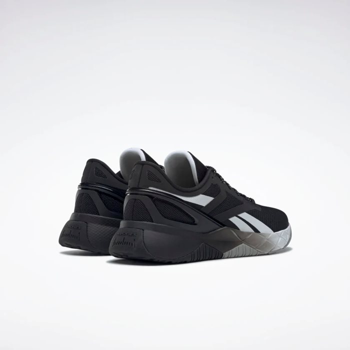 נעלי ריצה לבוגרים בצבע שחור/לבן דגם Nanoflex TR מבית REEBOK