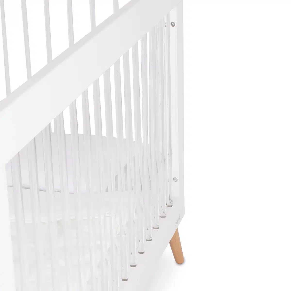 מיטת תינוק הילס - Hills™ White/Acrylic מבית Dainy's