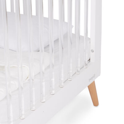 מיטת תינוק הילס - Hills™ White/Acrylic מבית Dainy's