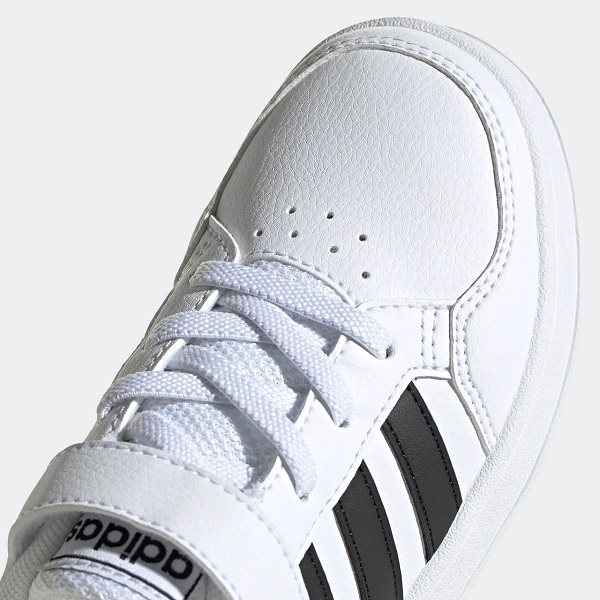 נעלי אופנה לילדים בצבע לבן/שחור דגם BREAKNET SHOES מבית ADIDAS