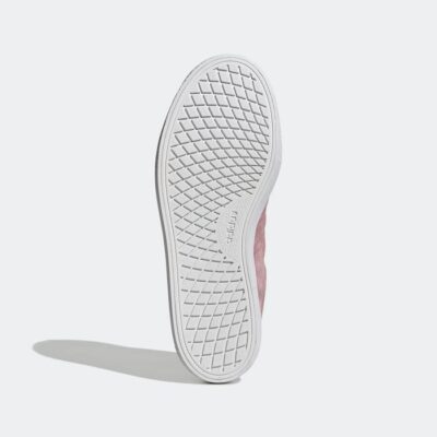 נעלי אופנה לנשים דגם VULC RAID3R מבית ADIDAS