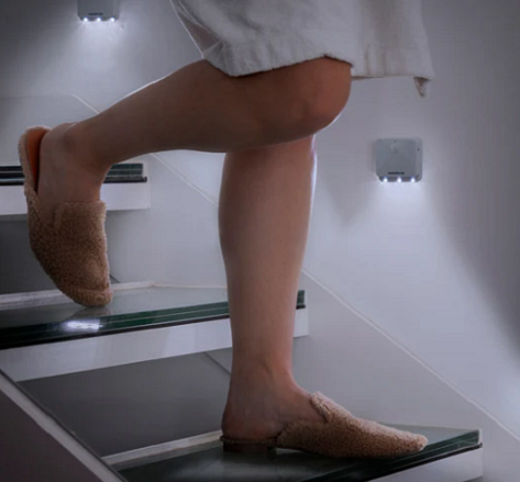 2 יחידות מנורת LED עם חיישן תנועה דגם V0103581 מבית InnovaGoods