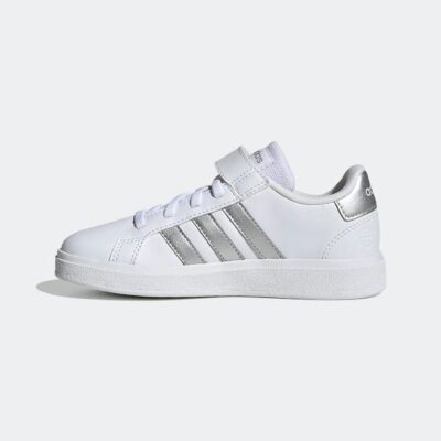 נעלי אופנה לילדים בצבע לבן/כסוף דגם GRAND COURT LIFESTYLE מבית ADIDAS