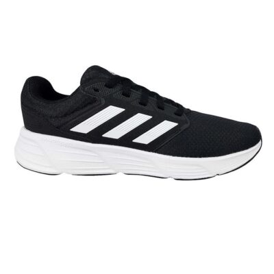 נעלי ריצה לגברים בצבע שחור/לבן דגם GALAXY 6 מבית ADIDAS