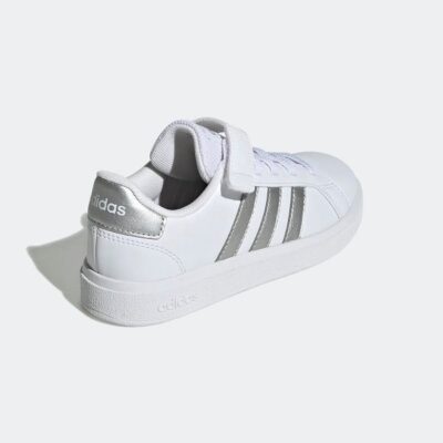 נעלי אופנה לילדים בצבע לבן/כסוף דגם GRAND COURT LIFESTYLE מבית ADIDAS