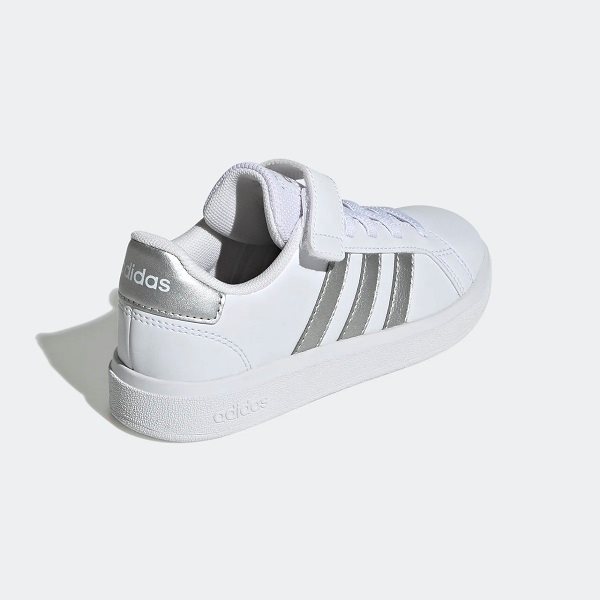 נעלי אופנה לילדים בצבע לבן/כסוף דגם GRAND COURT LIFESTYLE מבית ADIDAS