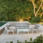 גוף לבן- כריות אפור בהיר