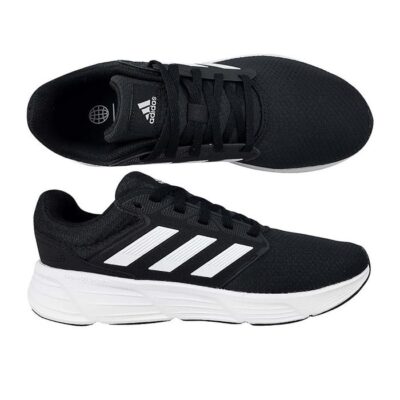 נעלי ריצה לגברים בצבע שחור/לבן דגם GALAXY 6 מבית ADIDAS