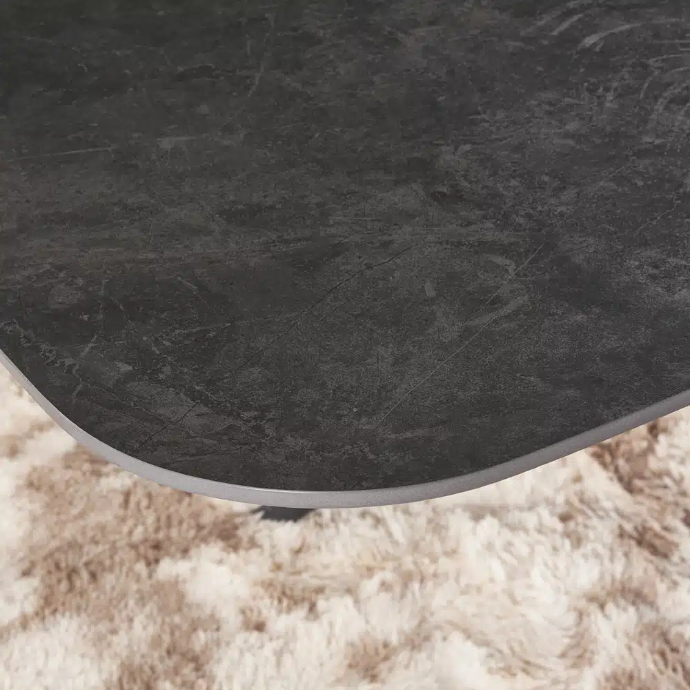שולחן אוכל אבן קרמית נפתח 1.8–2.4 מטר דגם חץ מבית HOME DECOR