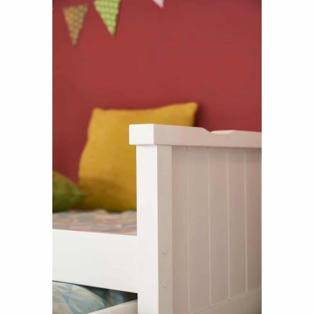 מיטת ילדים מעץ מלא עם מיטת חבר נשלפת ומגירות אחסון כולל מזרנים דגם SUNNY מבית BRADEX