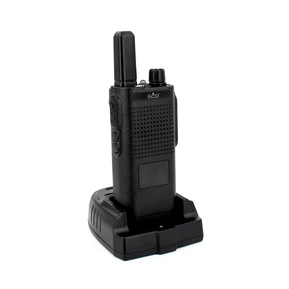 זוג מכשירי קשר בעלי צג ועמדת טעינה דגם ECO WPF-8