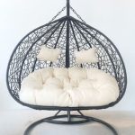 גוף שחור-כריות שמנת