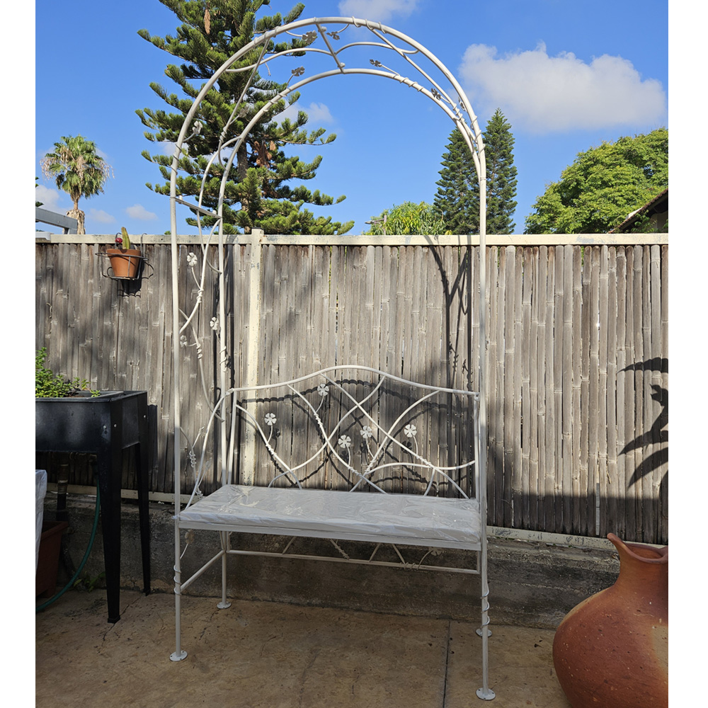 ספסל גינה מברזל עם ריפוד וקשת לצמחים דגם 8579 מבית טיפות טבע