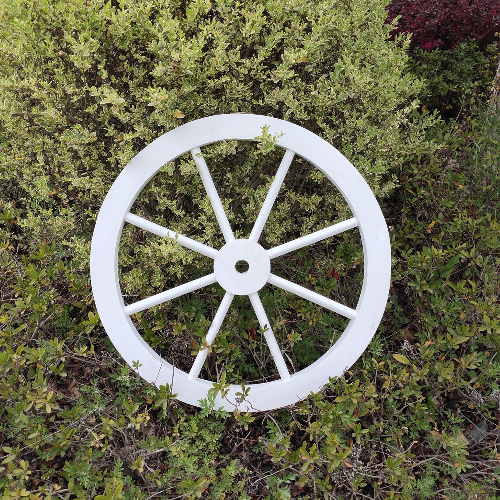 זוג גלגלי נוי מעץ בקוטר 60 ס"מ לעיצוב הגינה דגם C-WHITE-1001 מבית טיפות טבע