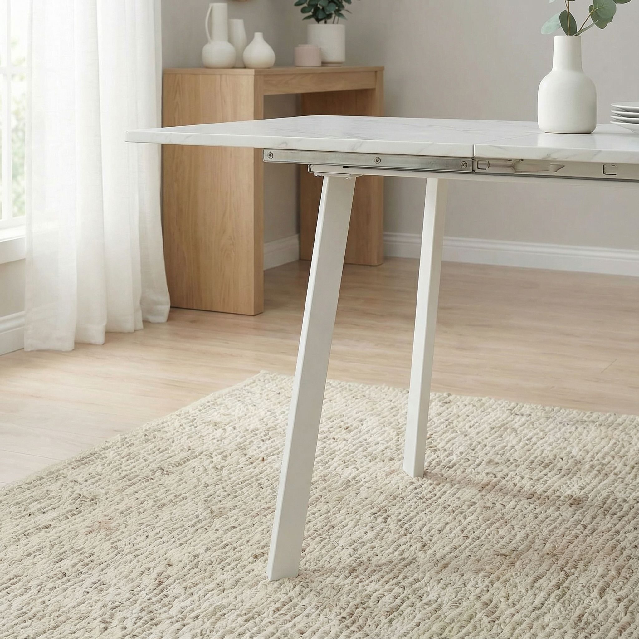 פינת אוכל נפתחת דגם שולחן אריאל לבן וכיסאות גלית אפור מבית HOME DECOR