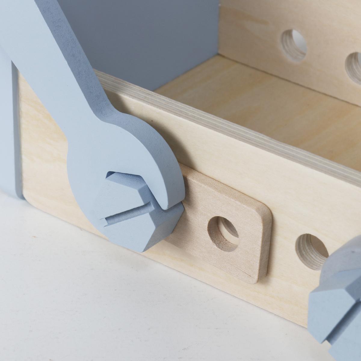 ארגז כלי עבודה מעץ לילדים דגם פלוטו W03D286 מבית BUBU