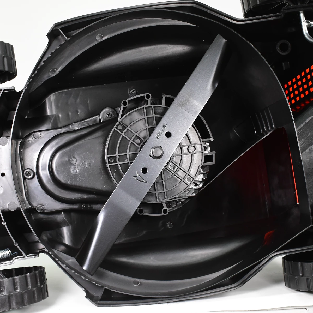מכסחת דשא חשמלית 1400W דגם 103005-001 מבית HUNTER