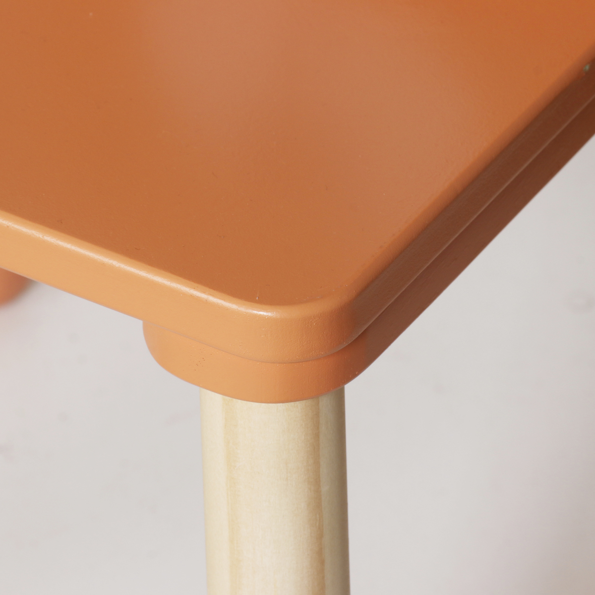 סט שולחן ושני כיסאות לילדים דגם חיות צבעוני W08G410B מבית BUBU