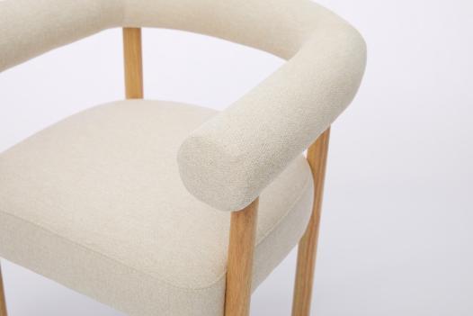 זוג כיסאות לפינת אוכל מעץ מלא מרופדים דגם מישיגן מבית RAMOS