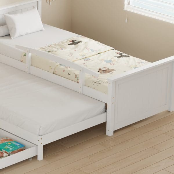 מיטת ילדים מעץ מלא עם מיטת חבר ומגירות דגם סמיילי מבית DORI