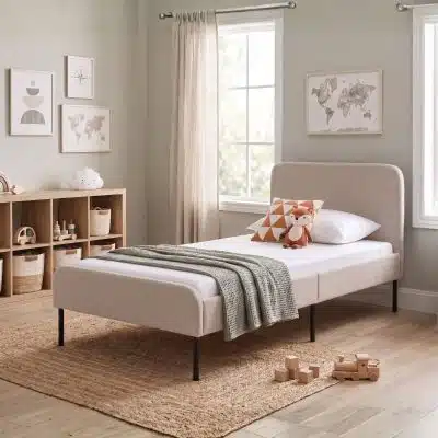מיטת יחיד מרופדת בד 90×190 דגם מיקה מבית Tudo Design